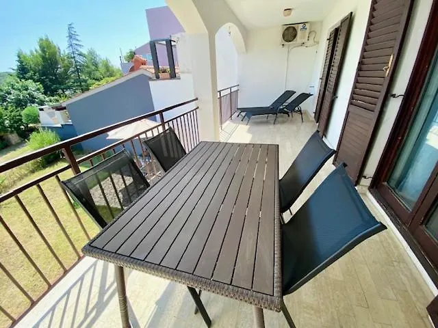 First Floor Marina Views Apartment Pula